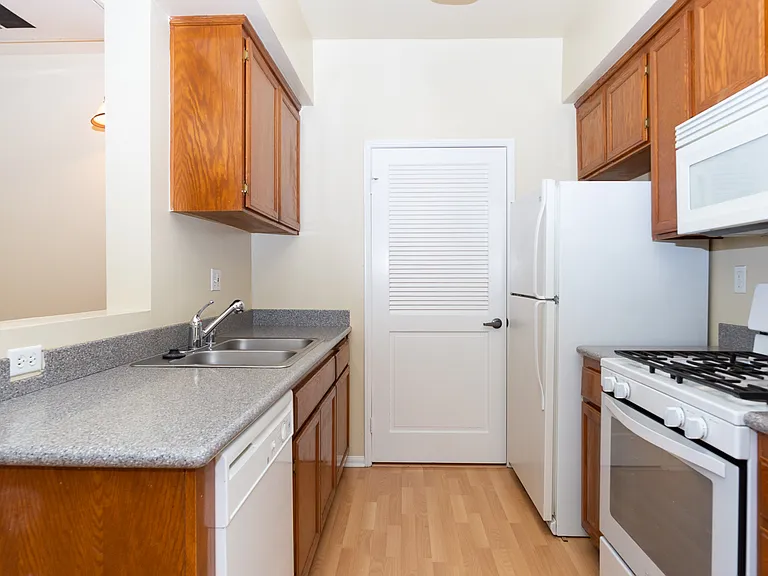 16640 Devonshire St — Photo 5