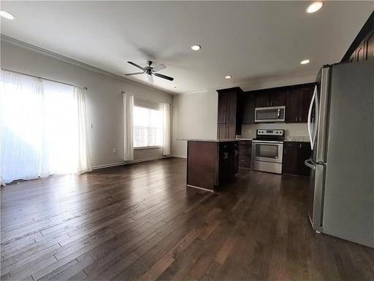 15880 Shawnee Dr, Overland Park, KS - View 3