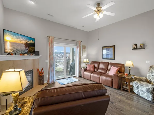 6350 Coachlight Dr Unit 1306, West Des Moines, IA 50266