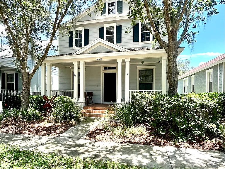 16108 Palmettoshade Ct. Charming single family home with one of the best locations in FishHawk.