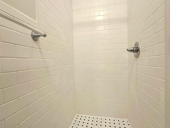 5th image of 417 E 64th St APT 5C