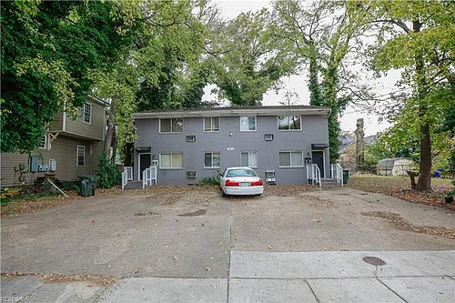 850 W 34th St Photo 1