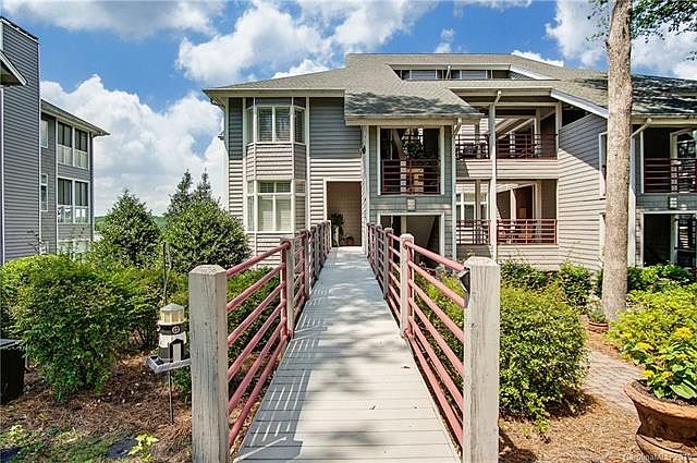 1st image of 805 Lake Club Dr