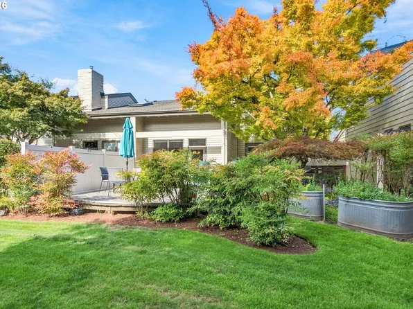 2036 Eastwood Ln, Eugene, OR 97401