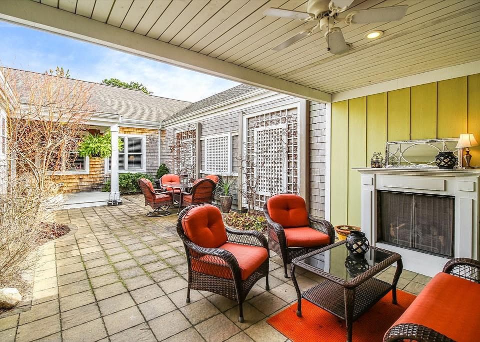 1st image of 16 Margeson Row #16