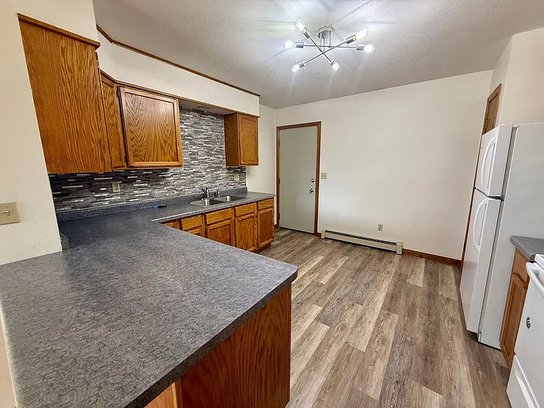 1216 N Point Dr — Photo 4