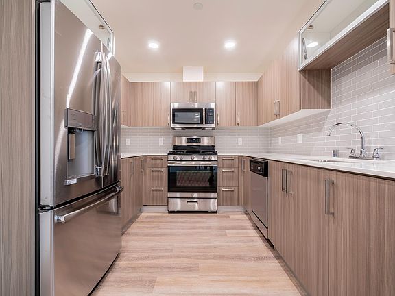 3rd image of 4725 Radford Ave #106