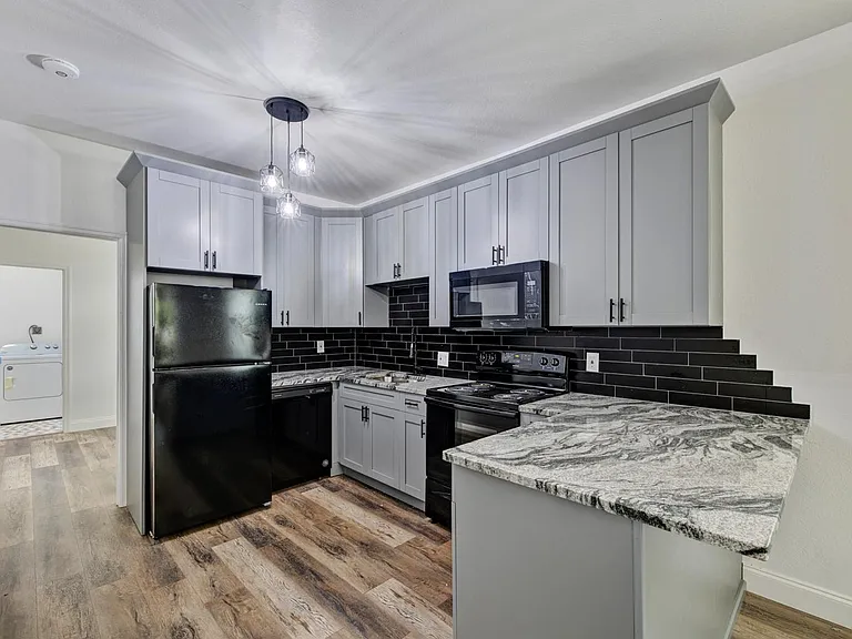 736 Jackson St N #4 — Photo 7