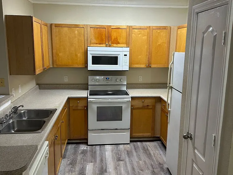 8818 Villa View Cir #207 — Photo 2