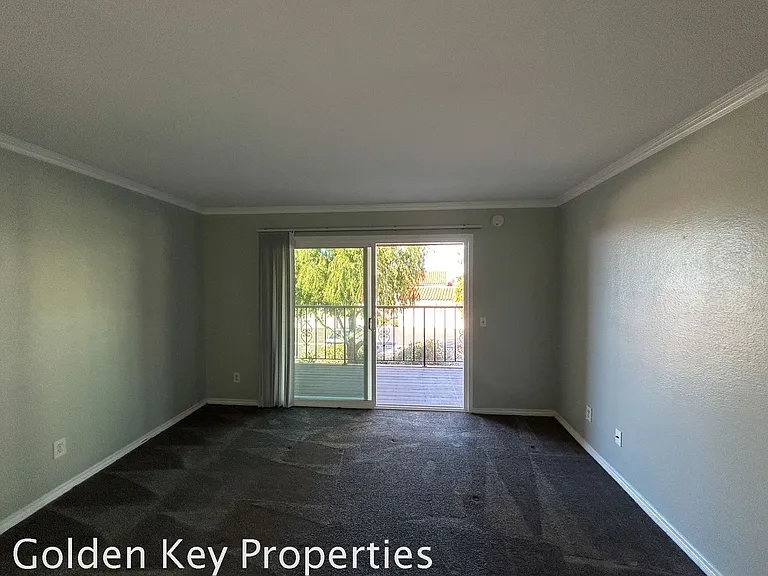 918 Caminito Estrada #E — Photo 8