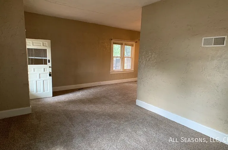 3012 W Pikes Peak Ave — Photo 3