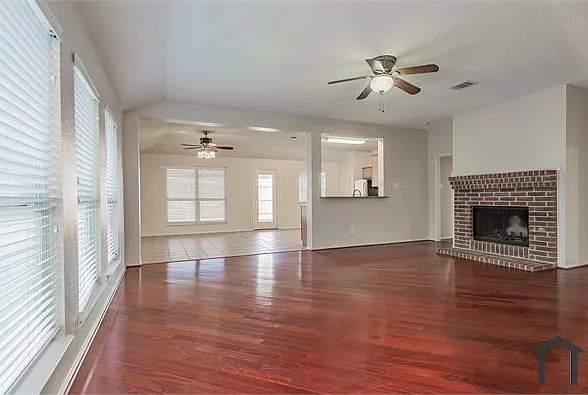 4 bed, 1930 sqft, $2,890 — Photo 4