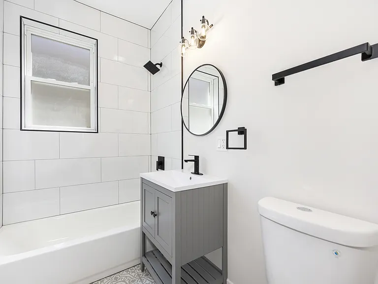 4819 W Barry Ave #2 — Photo 9