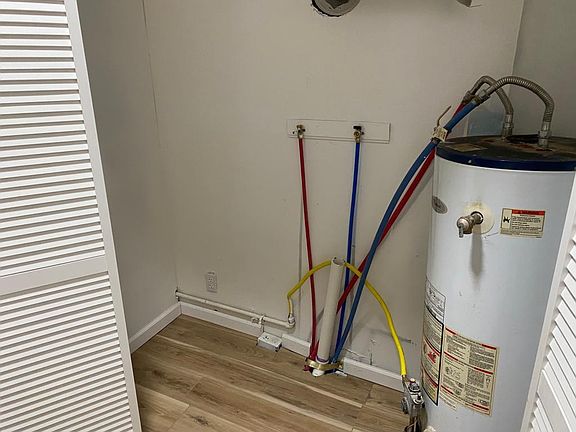 4th image of 2733 W Market St #1