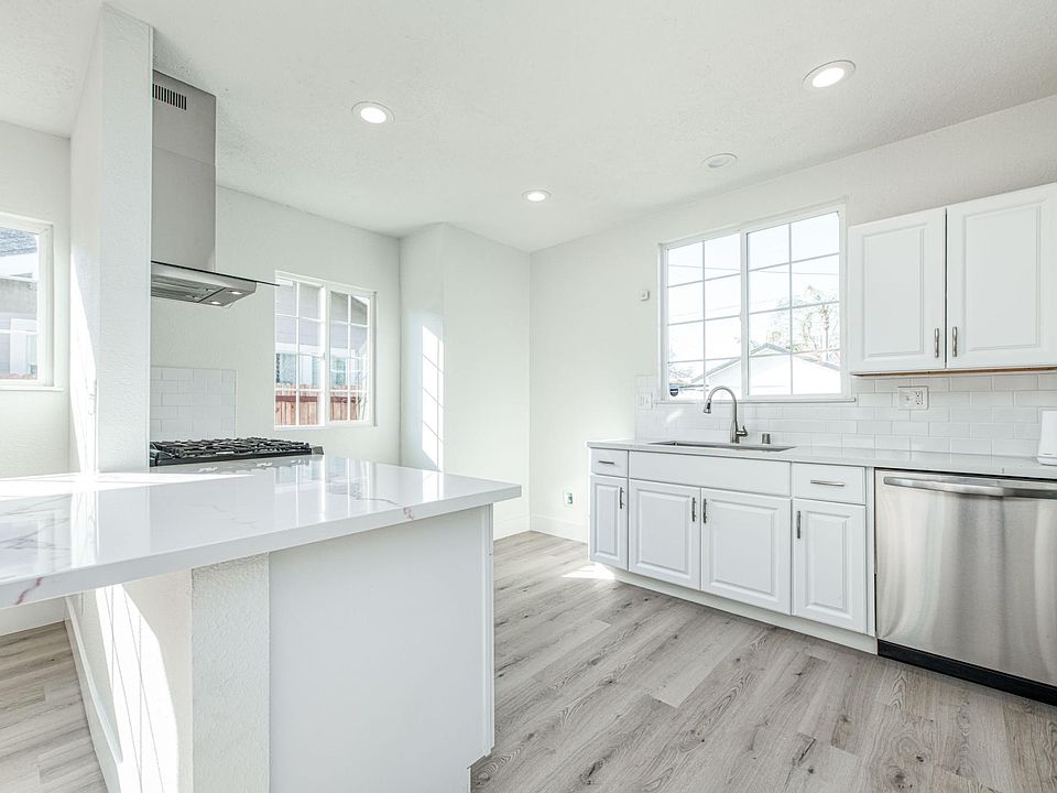 1st image of 1465 N Del Mar Ave