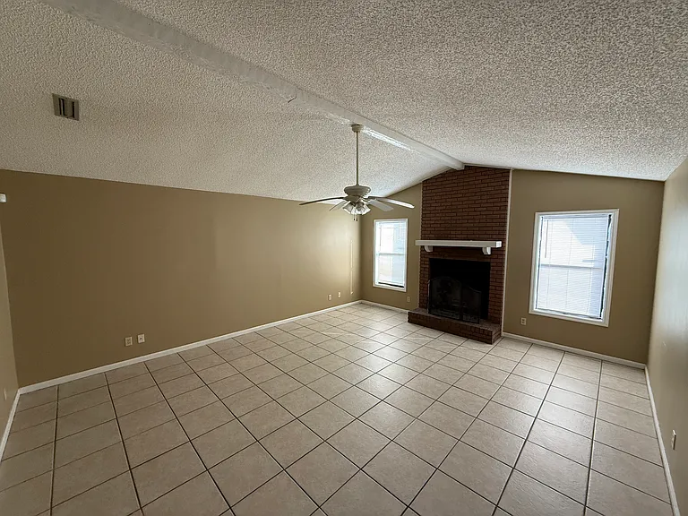 2020 Arkwright Dr — Photo 3