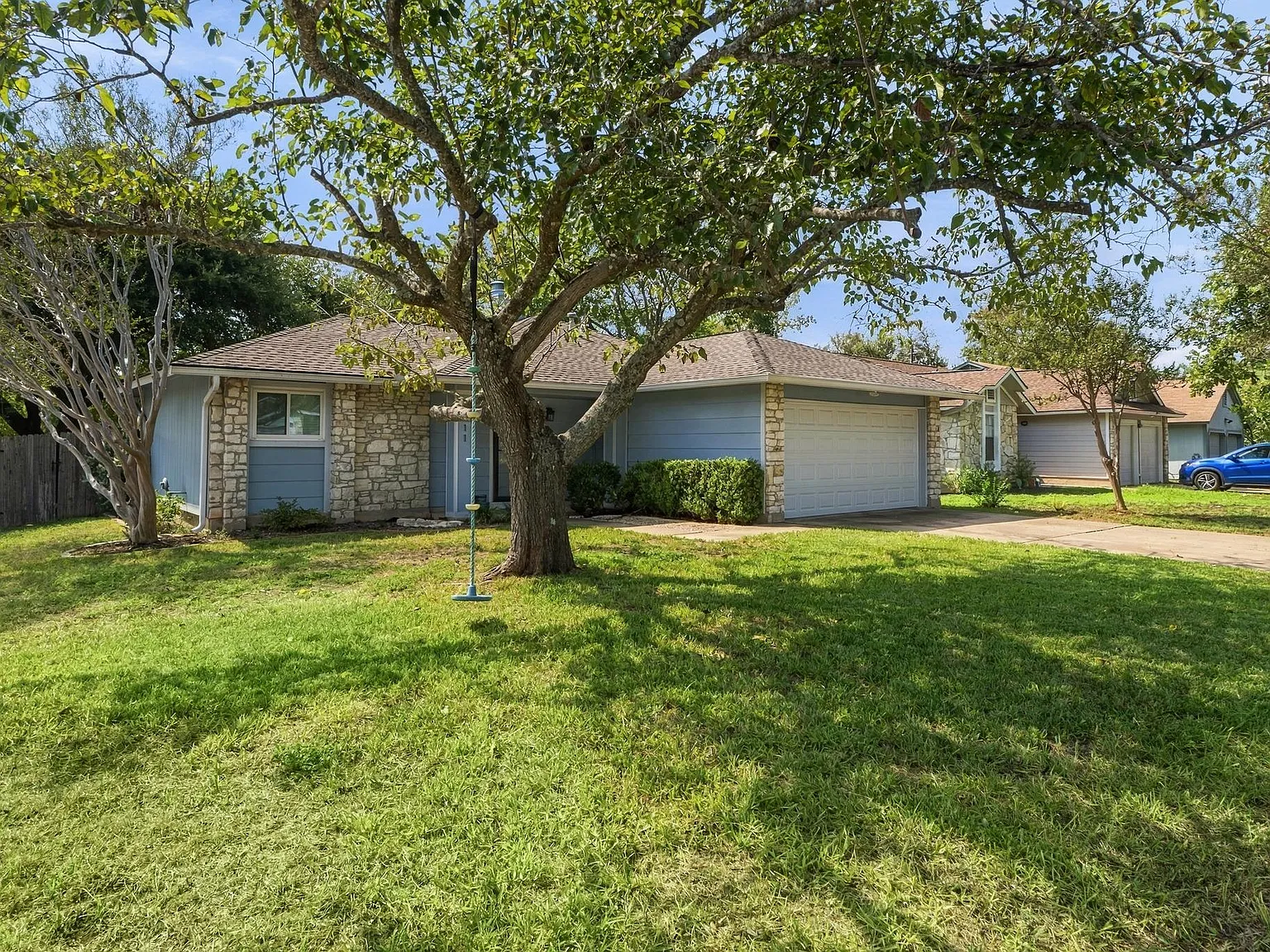 3 bed, 2.0 bath, 1401 sqft, $2,200 — Photo 3