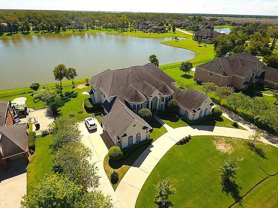 2nd image of 909 Royal Lakes Blvd
