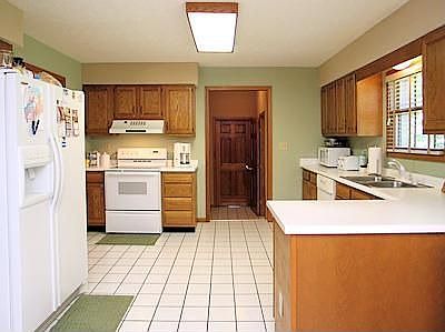 Kitchen w/breakfast room