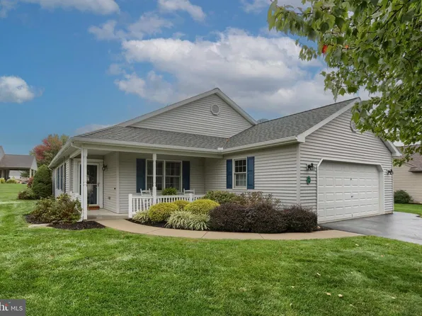 3 Greenbriar Dr, Myerstown, PA 17067
