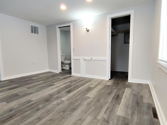 2nd image of 218 1/2 N Center St