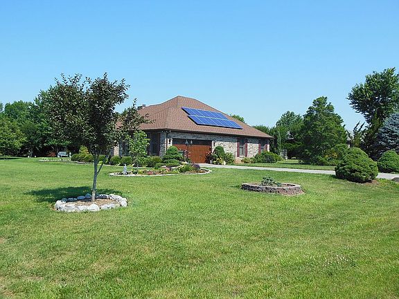 3rd image of 105 Singletree Dr