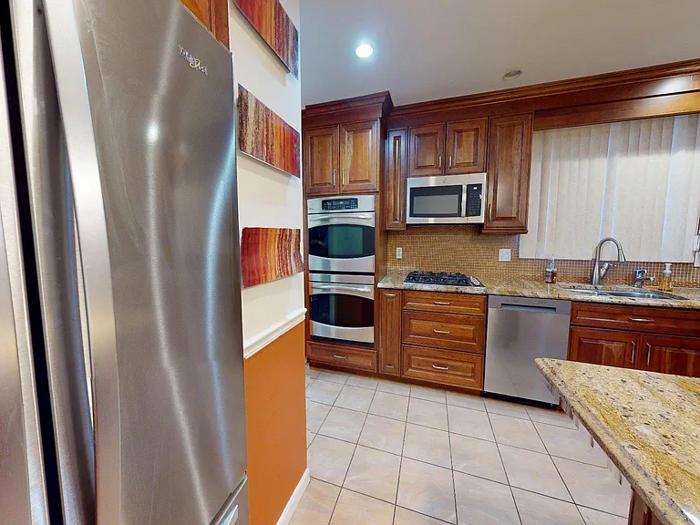 669 N Henderson Rd — Photo 13