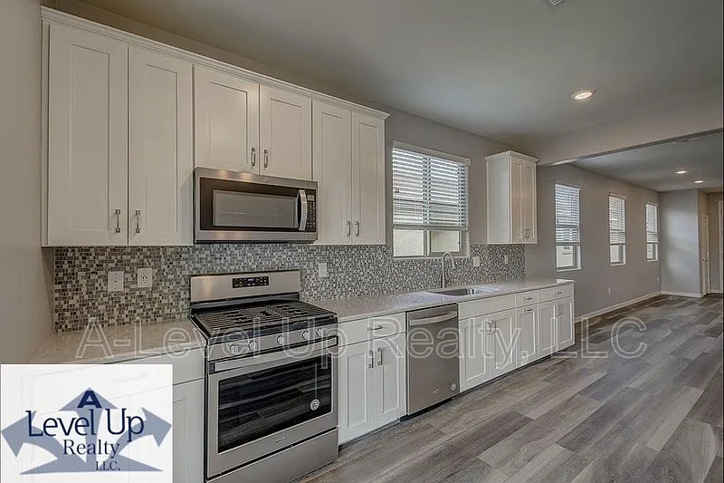 2 bed, 2.0 bath, 1231 sqft, $1,700 — Photo 2
