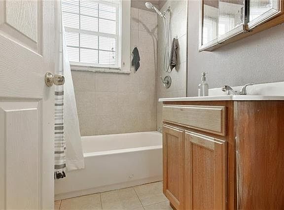 4th image of 4901 Willow St