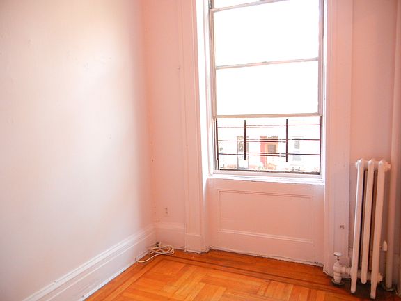 4th image of 11 Tompkins Pl #2