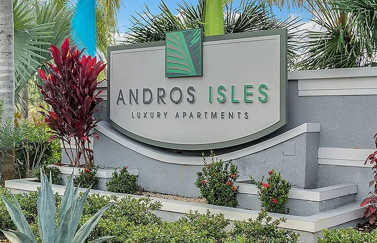 Andros Isles Apartments — Photo 42