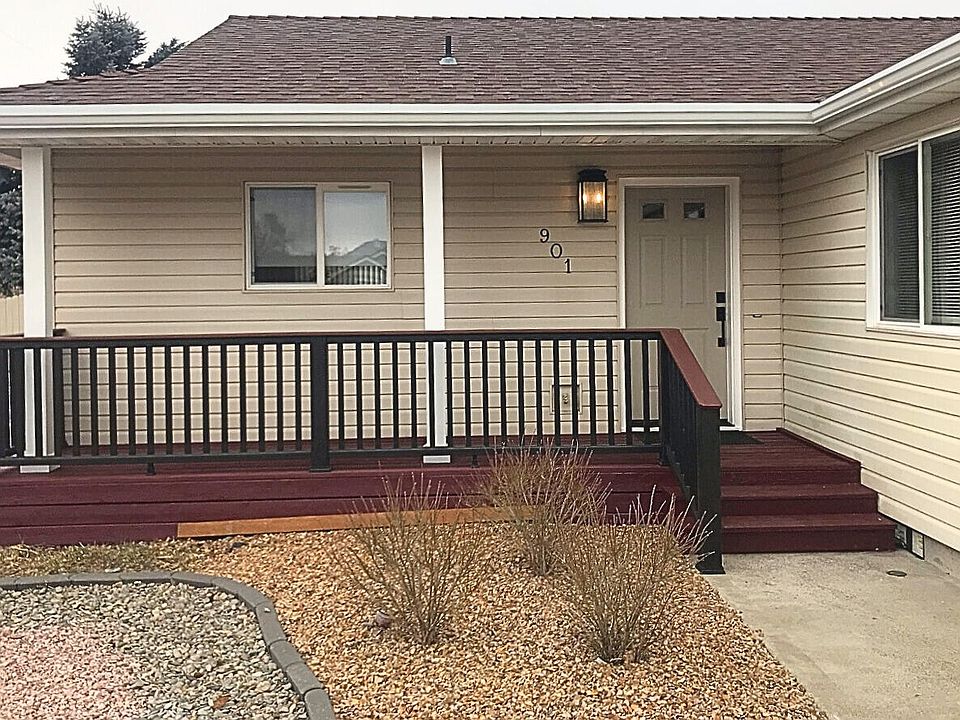 1st image of 901 SE 3rd St