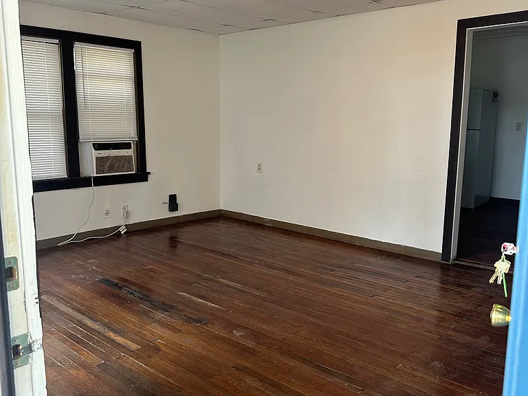 511 E Ward St — Photo 5