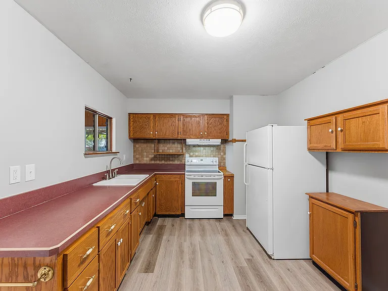 7365 Chennault Dr — Photo 13