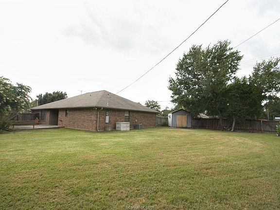 3rd image of 2801 Pierre Pl