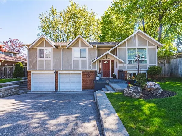 2231 Sandringham Dr, Burlington, ON L7P 3E6