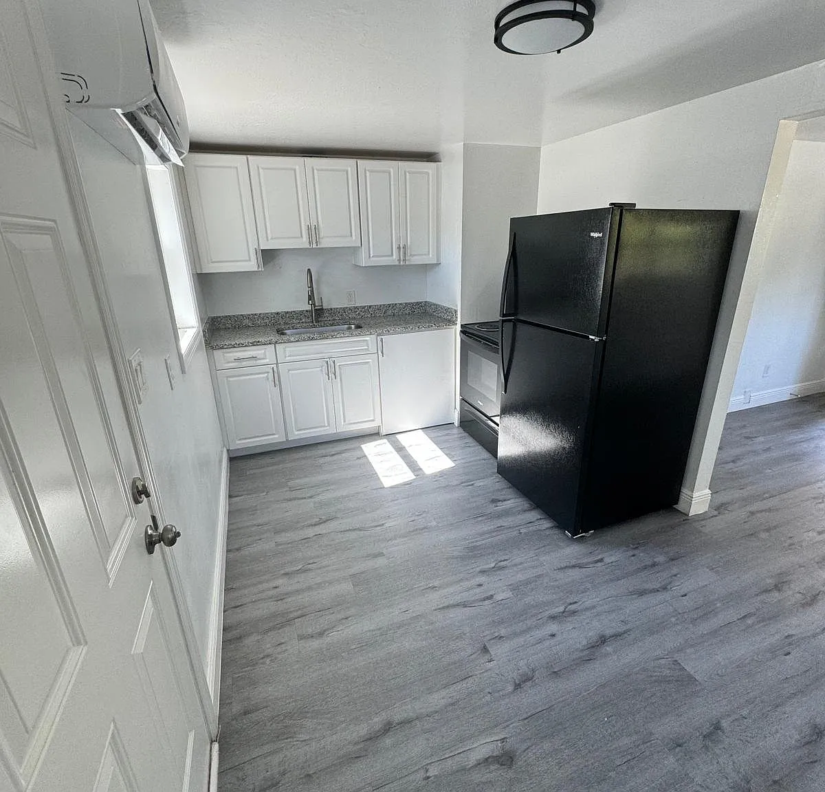 4421 N Clark Ave Unit C — Photo 1