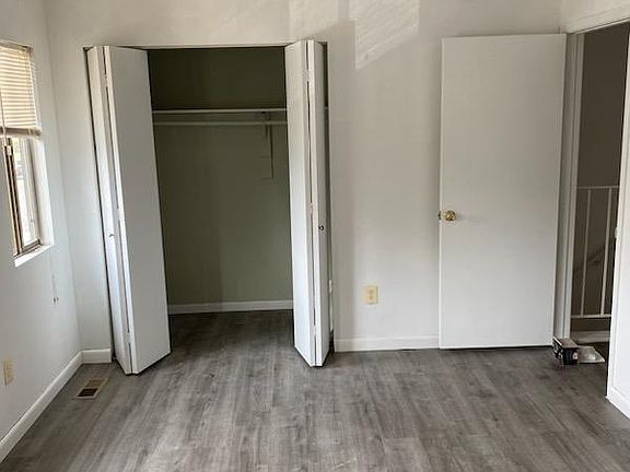 4th image of 1021 Queens Ct