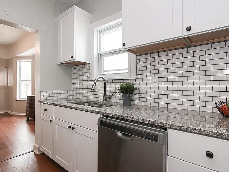 1431 Rosewood Ave — Photo 5