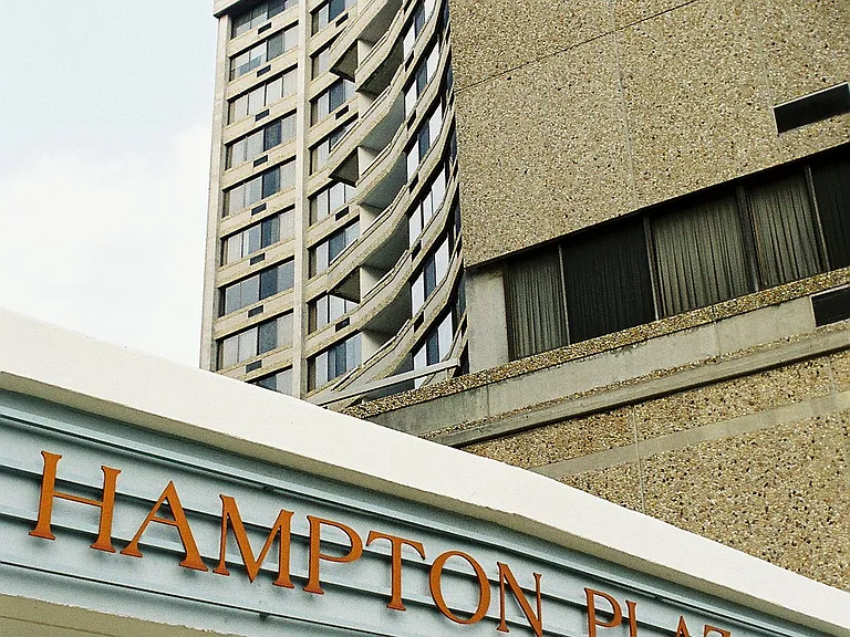 Hampton Plaza — Photo 2