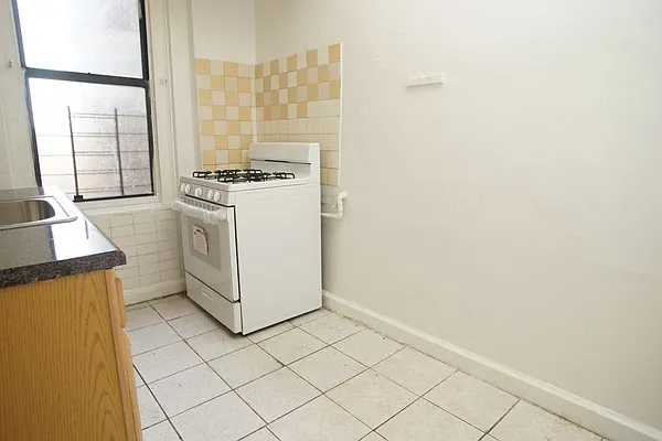 Rented by Norman Raindel, LREB | media 6