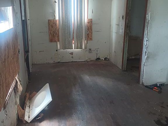 3rd image of 2622 Belton St