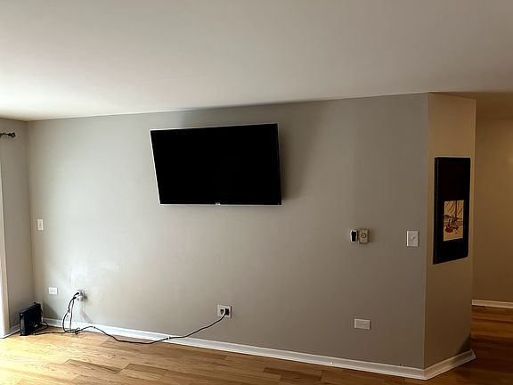 3rd image of 2317 N Neva Ave APT 305A