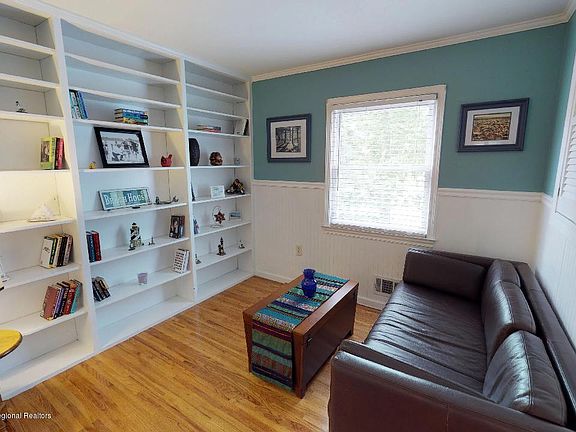 3rd image of 1314 W Magnolia Ave