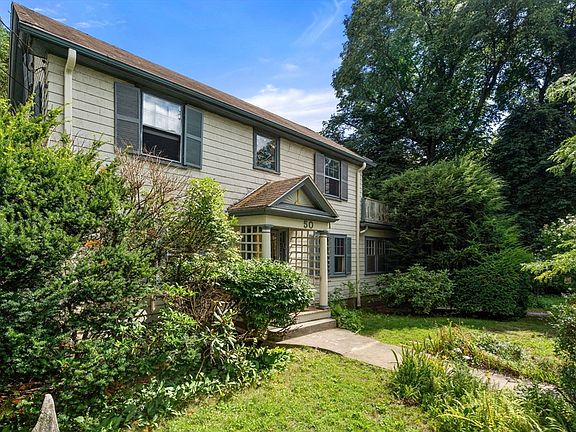 4th image of 50 Brewster Rd