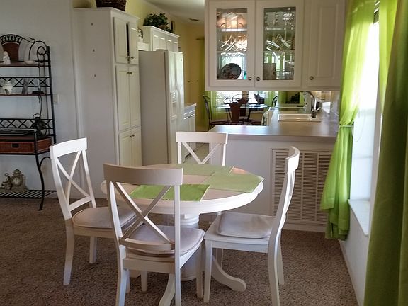 dining room area by front do