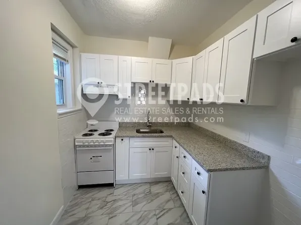 2016 Commonwealth Ave #32, Brighton, MA 02135
