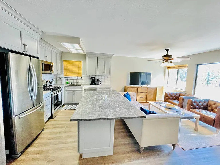 317 Cottonwood Ct — Photo 5