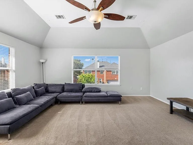 1121 London Dr — Photo 41