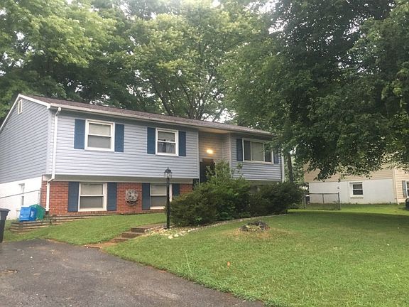 3rd image of 13706 Mapledale Ave